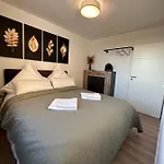 Stylish Balcony 2 Bedroom Kaiserslautern