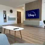 Stylish Balcony 2 Bedroom Appartement *
