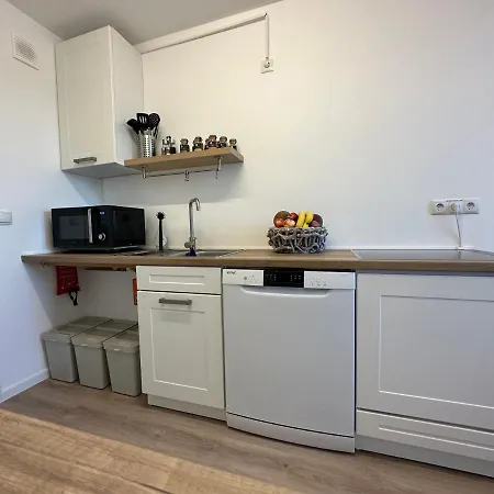 Apartment Stylish Balcony 2 Bedroom *