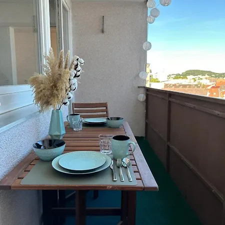 Apartment Stylish Balcony 2 Bedroom