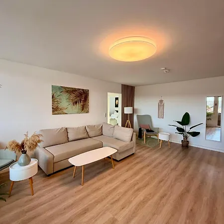 Stylish Balcony 2 Bedroom *