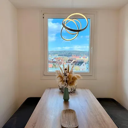 Stylish Balcony 2 Bedroom Apartment *