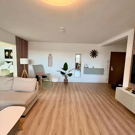 Stylish Balcony 2 Bedroom *