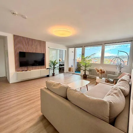 Apartment Stylish Balcony 2 Bedroom *