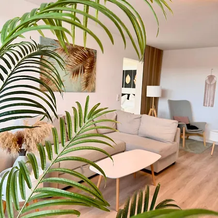 Stylish Balcony 2 Bedroom Apartment Kaiserslautern
