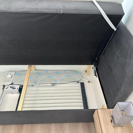 Apartment Stylish Balcony 2 Bedroom *